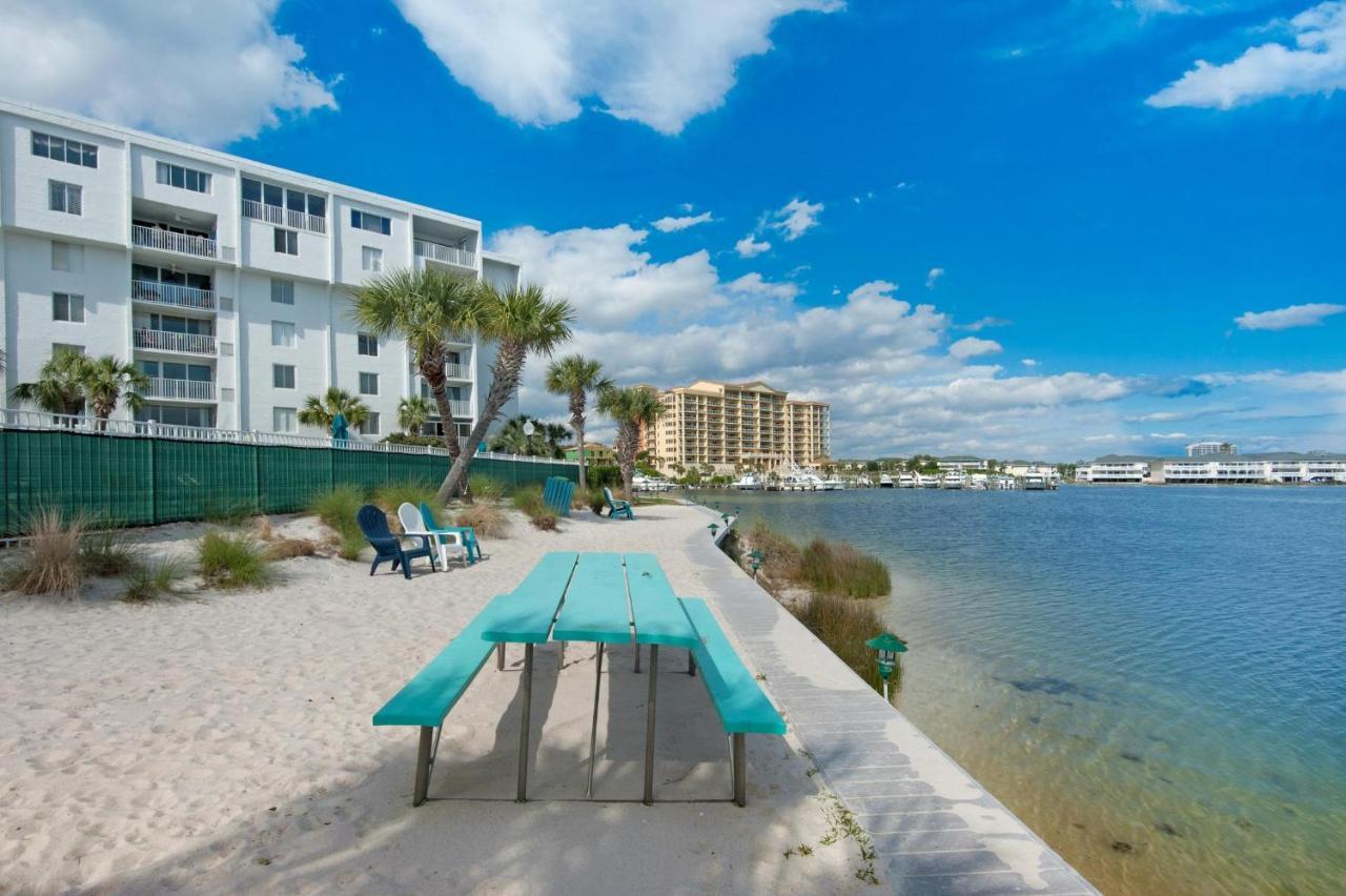 Dolphin Point #406c *