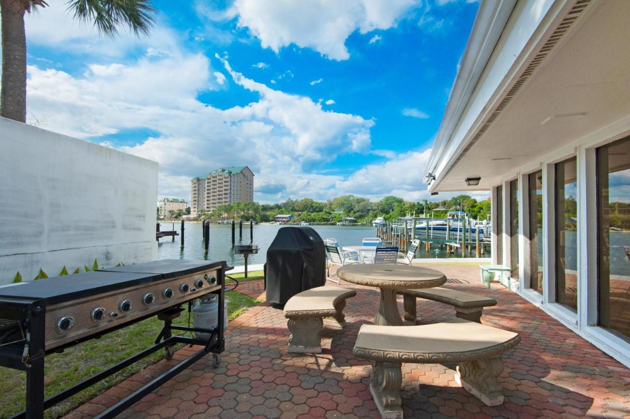 Dolphin Point #406c *