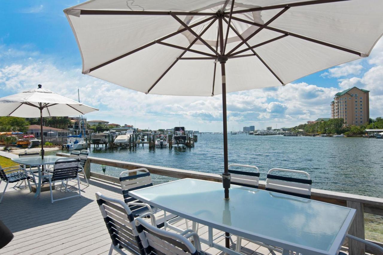 Dolphin Point #406c