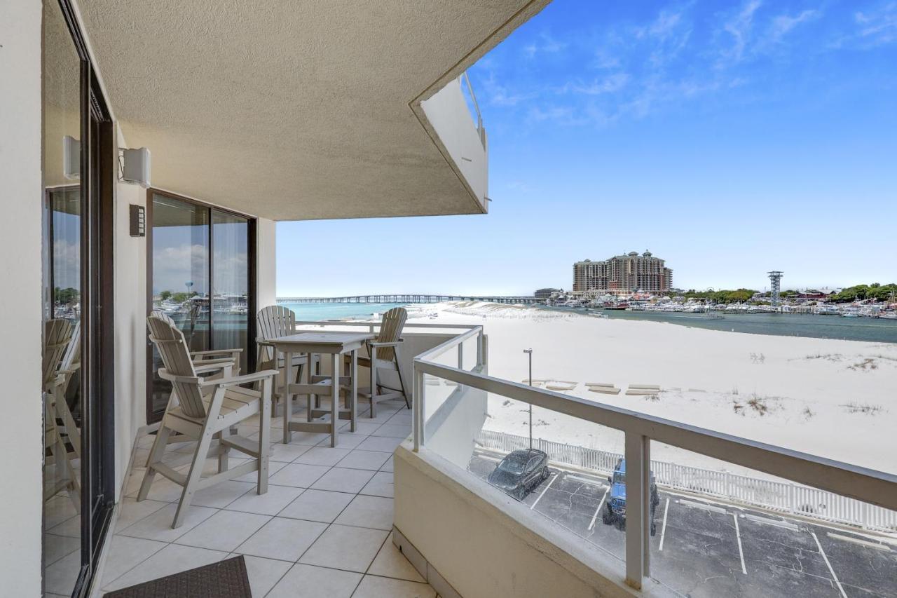 Apartment East Pass Towers 305