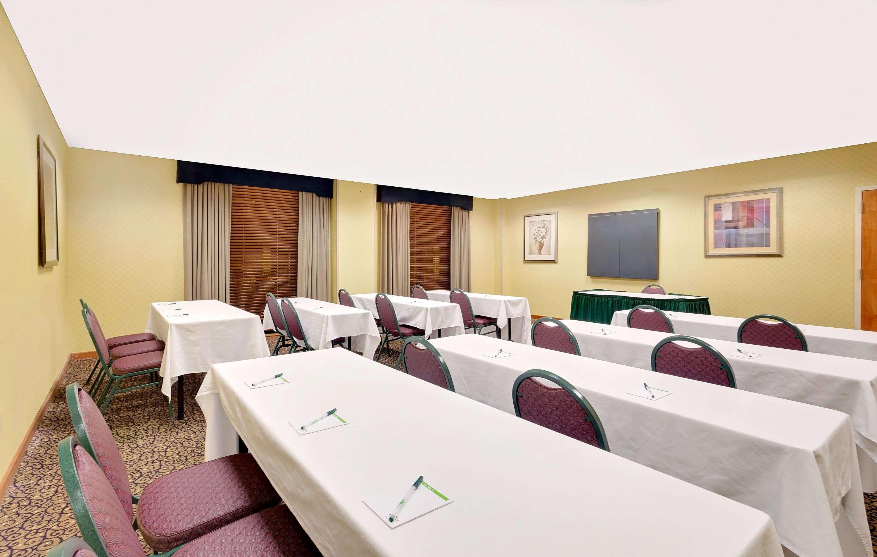 Wingate By Wyndham Hotel 3*
