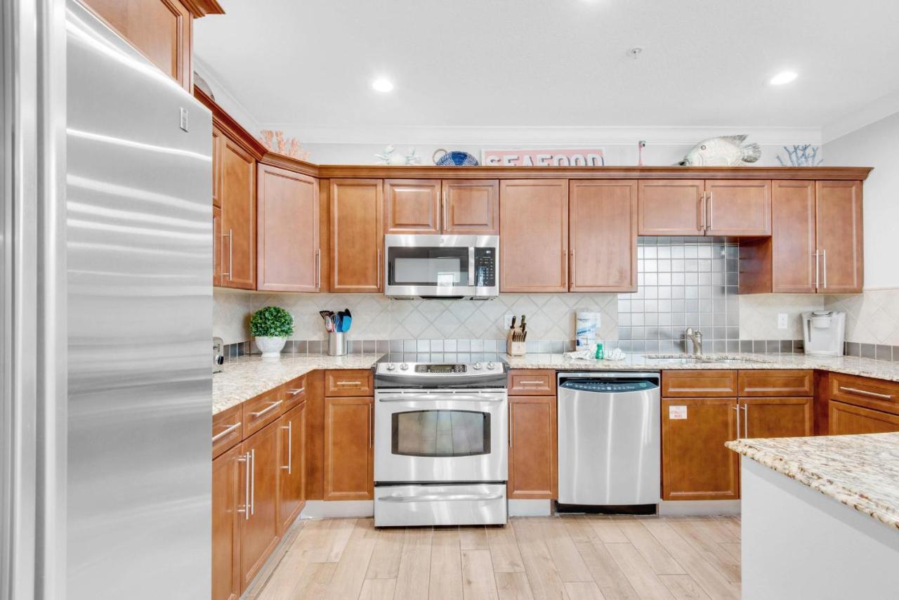 Emerald Grande W222- Rexford's Retreat Apartment *