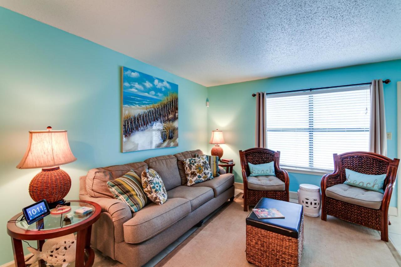 Townhome With Balcony - Walk To The Beach! Holiday home Destin