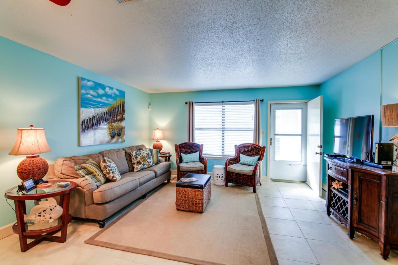 Townhome With Balcony - Walk To The Beach! Holiday home Destin