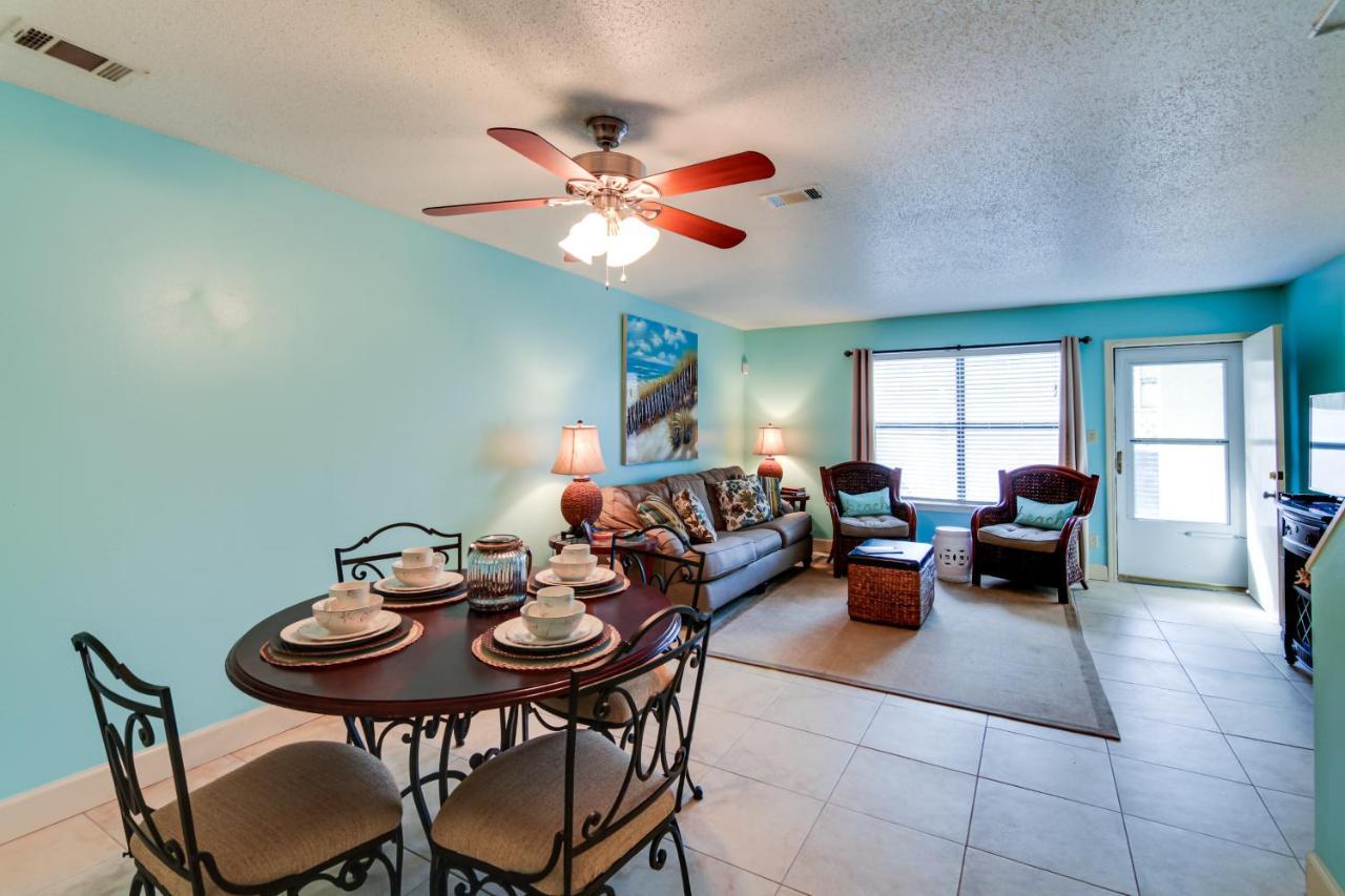 Townhome With Balcony - Walk To The Beach! *