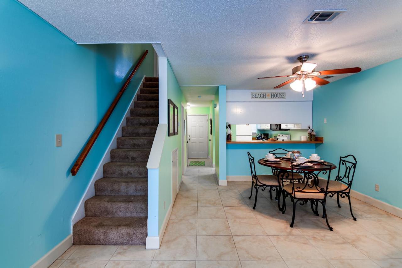 Townhome With Balcony - Walk To The Beach! Holiday home *