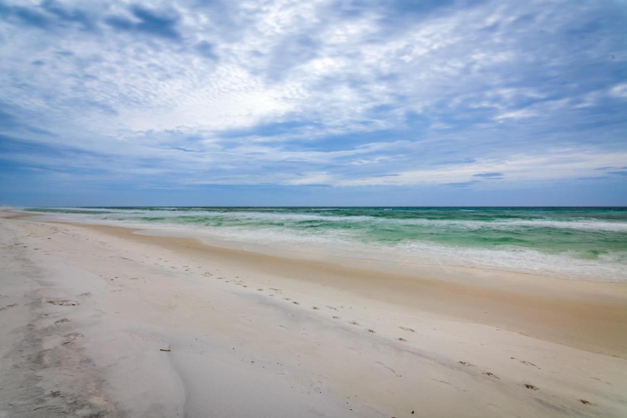 Townhome With Balcony - Walk To The Beach! Holiday home
