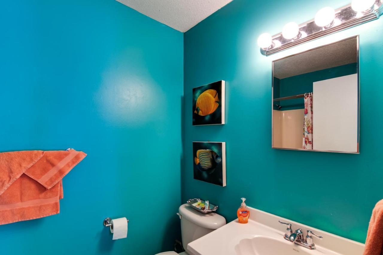 Townhome With Balcony - Walk To The Beach! *