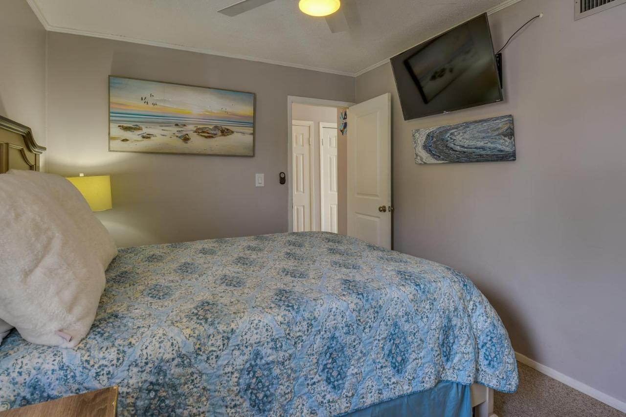 Canalfront With Pool - Walk To Beach! Apartment