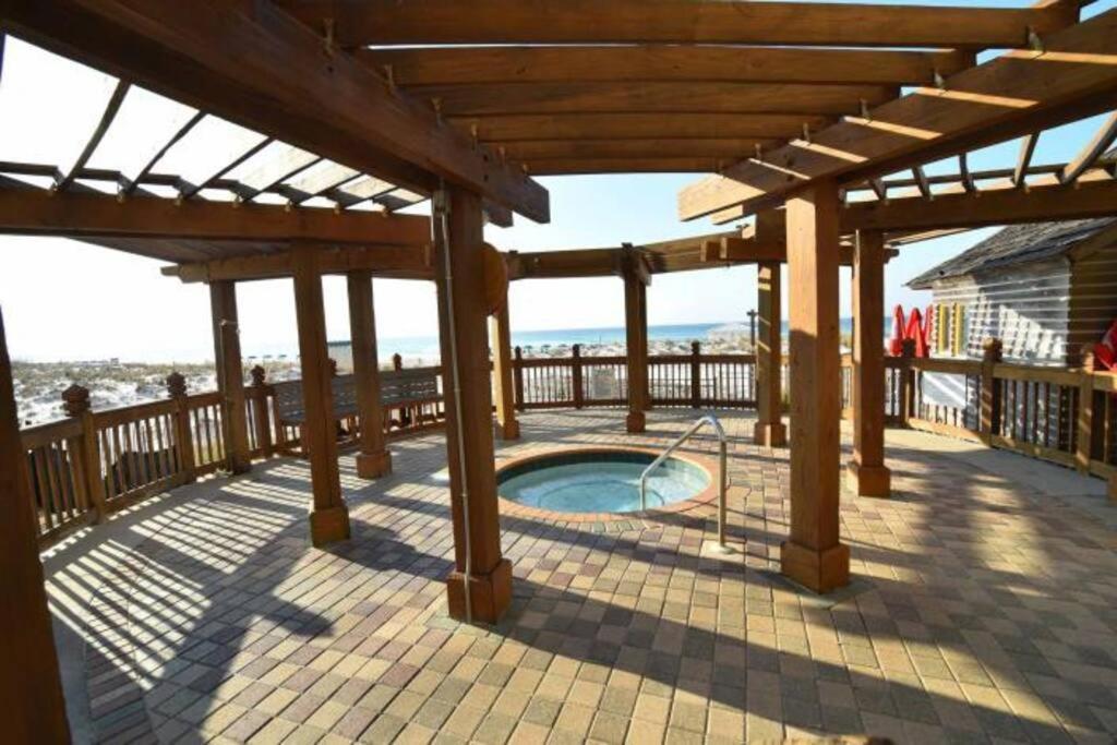 Pelican Resort-walkout Unit-on The