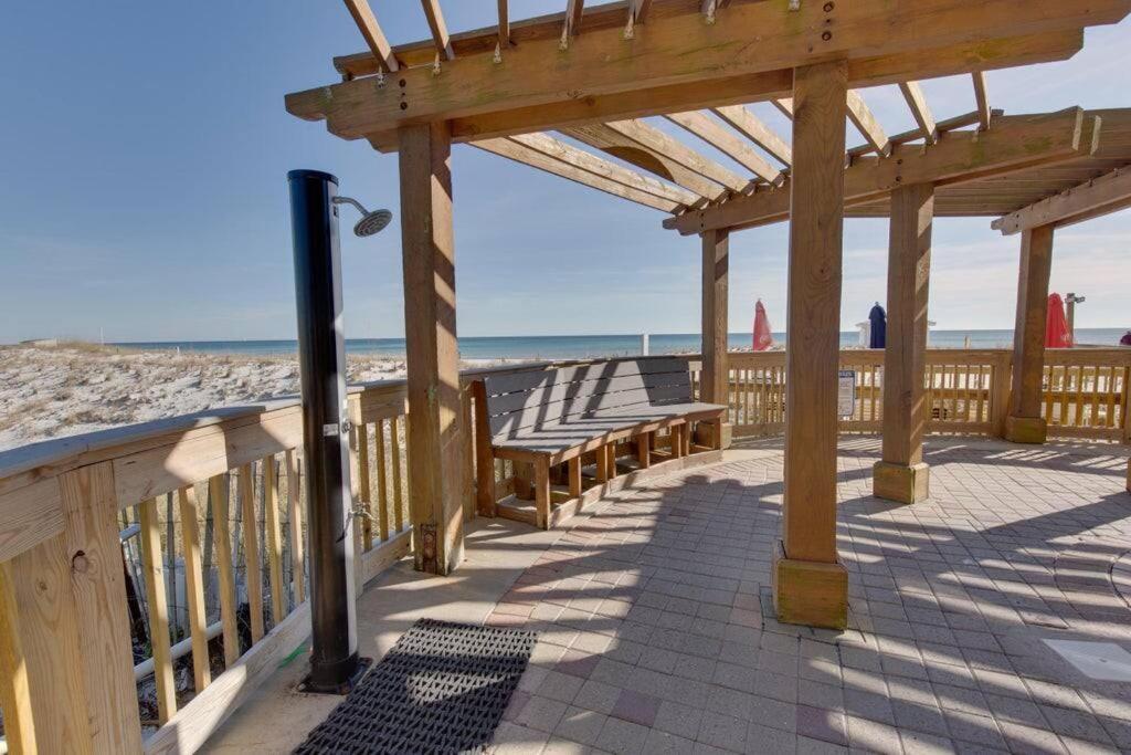 Pelican Resort-walkout Unit-on The *