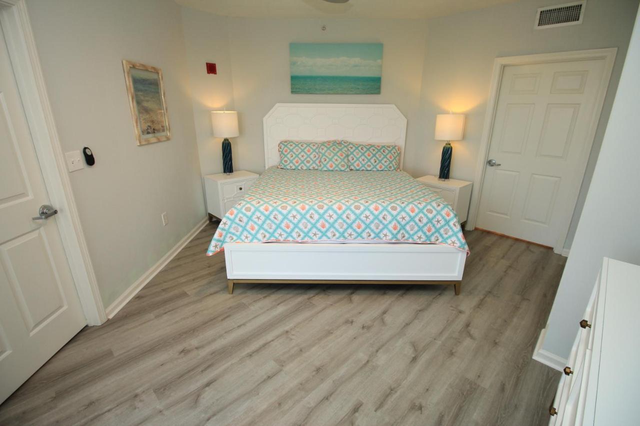Sleeps 8 - Renovated Beachfront At Westwinds, Sandestin With Gulf Views, Private Access Holiday home *