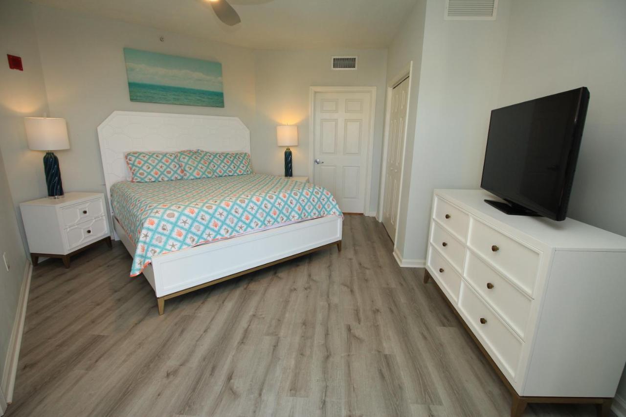 Sleeps 8 - Renovated Beachfront At Westwinds, Sandestin With Gulf Views, Private Access Holiday home Destin