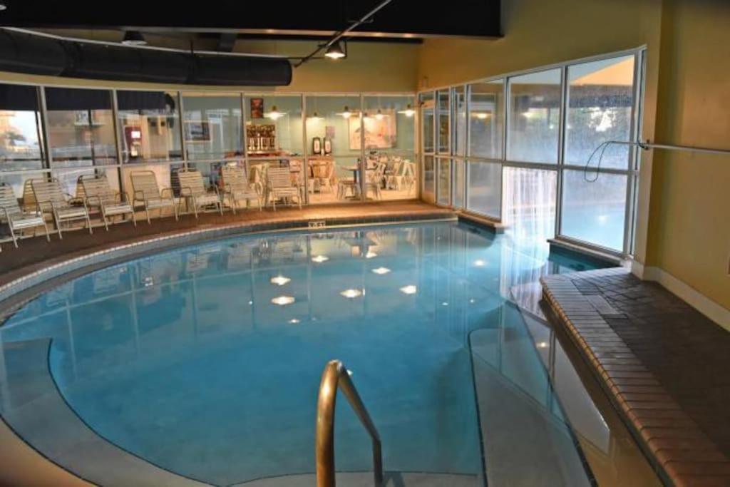 Pelican Resort-walkout Unit-on The *