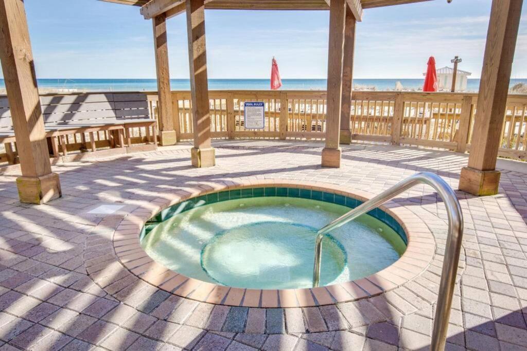 Pelican Resort-walkout Unit-on The Apartment