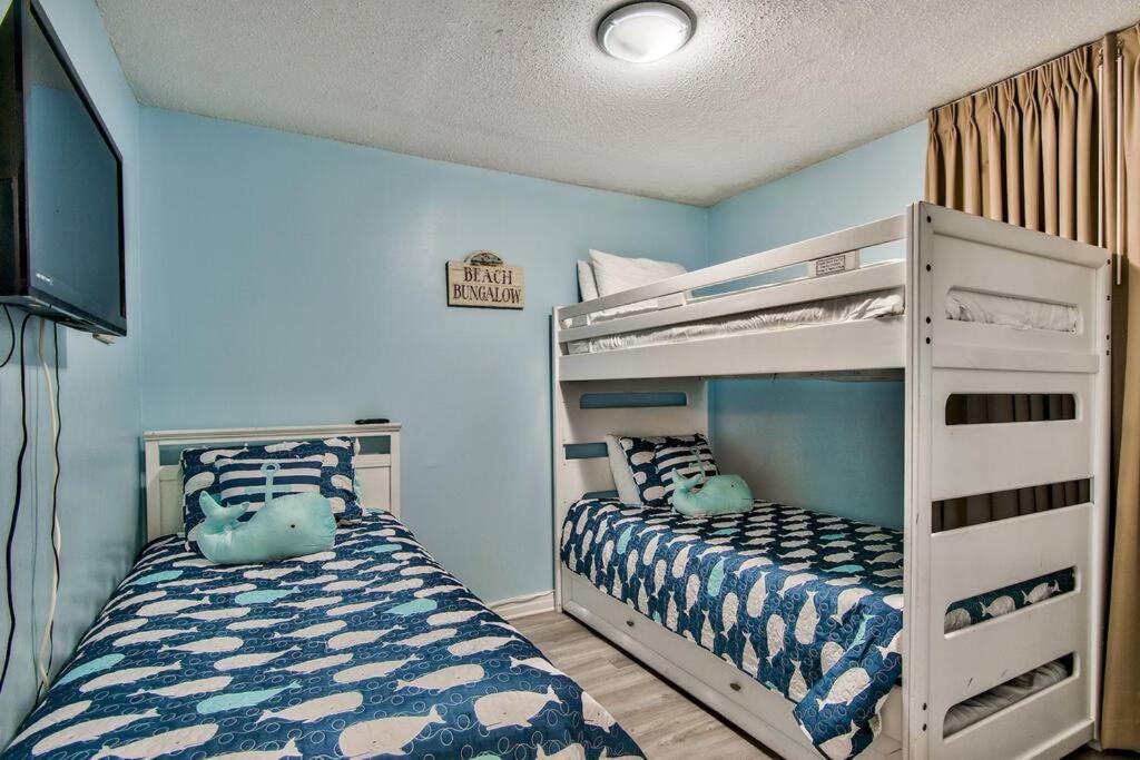 Pelican Resort-walkout Unit-on The Apartment *