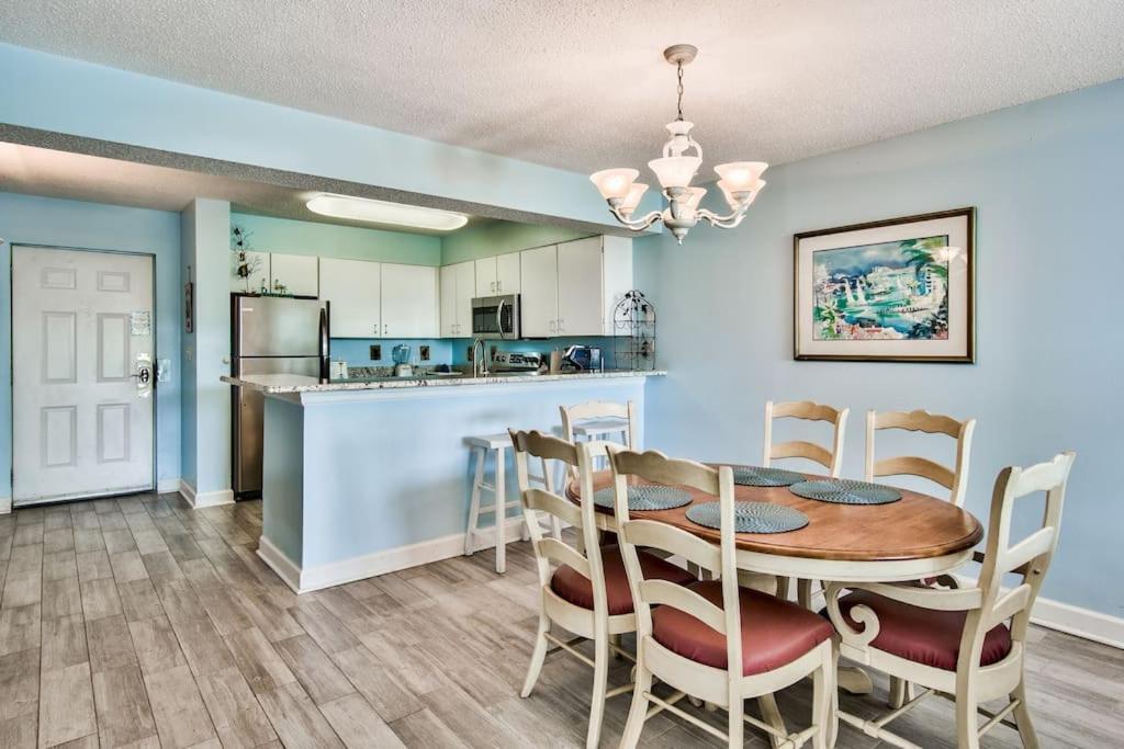 Pelican Resort-walkout Unit-on The *