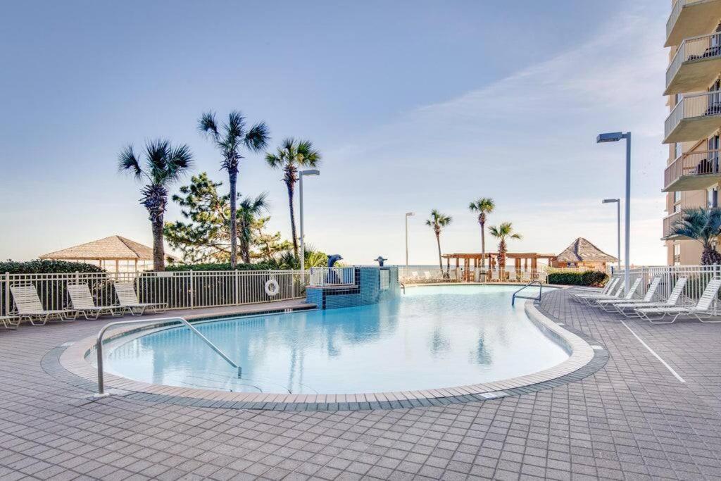 Pelican Resort-walkout Unit-on The *