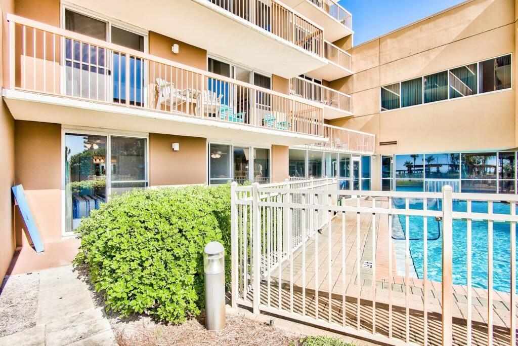 Apartment Pelican Resort-walkout Unit-on The