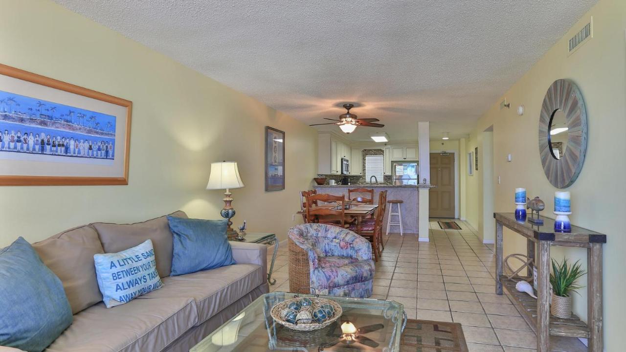On The Gulf 302 - Perfect Location For A Family Getaway Holiday home