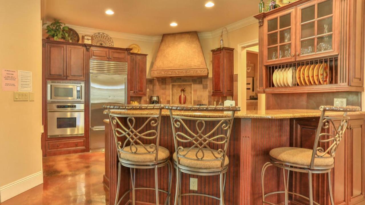 Monaco - Easy Access Dogs Welcome Gated Community Large Pool *
