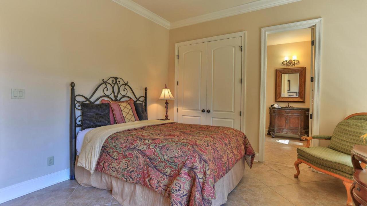 Monaco - Easy Access Dogs Welcome Gated Community Large Pool *
