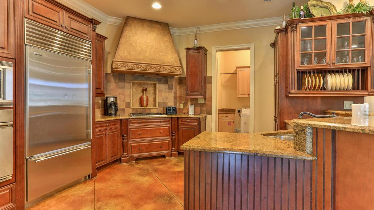 Monaco - Easy Access Dogs Welcome Gated Community Large Pool *