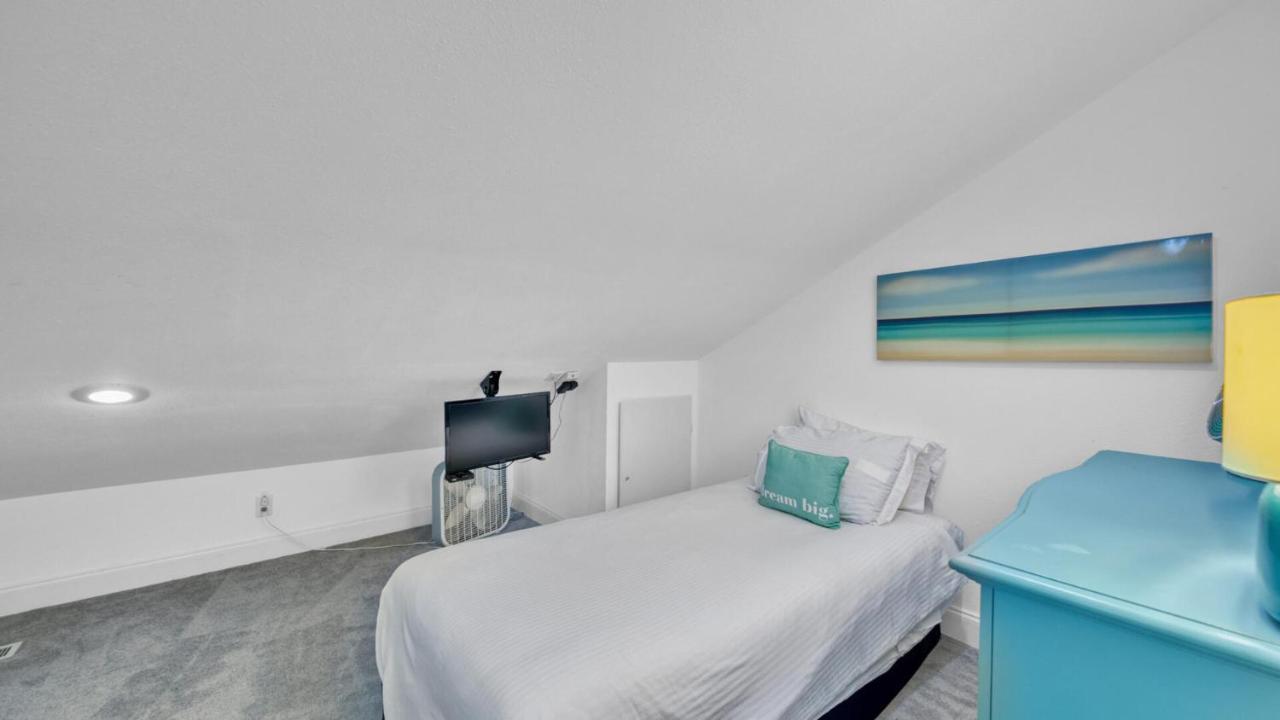 Holiday home Crystal 12b - Updated 2 Bedroom With Loft Front In The Heart Of *