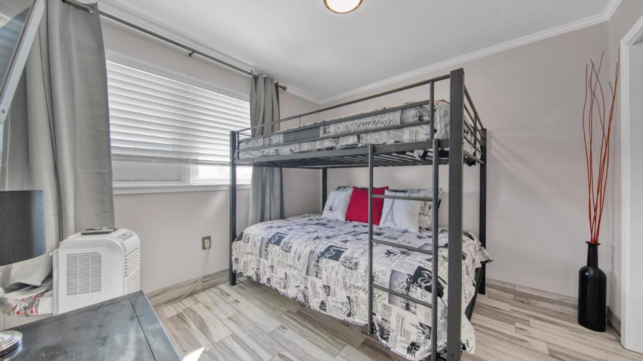 Red Hot Retreat - Updated Isle Townhome On The Harbor *
