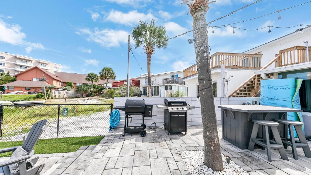 Red Hot Retreat - Updated Isle Townhome On The Harbor * Destin