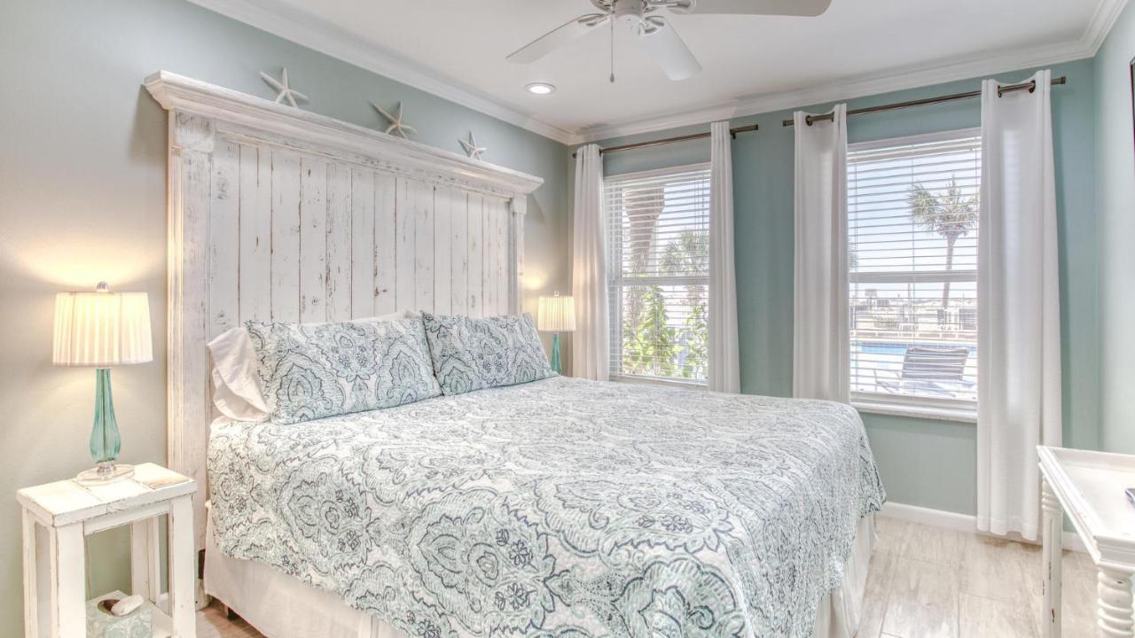 Holiday home Poolside 106 - Updated Beachfront On Isle In Destin
