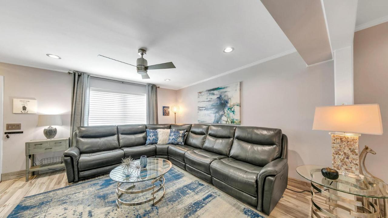 Holiday home Red Hot Retreat - Updated Isle Townhome On The Harbor