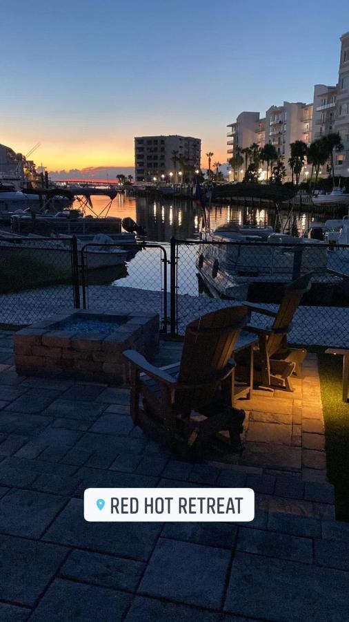 Red Hot Retreat - Updated Isle Townhome On The Harbor * Destin