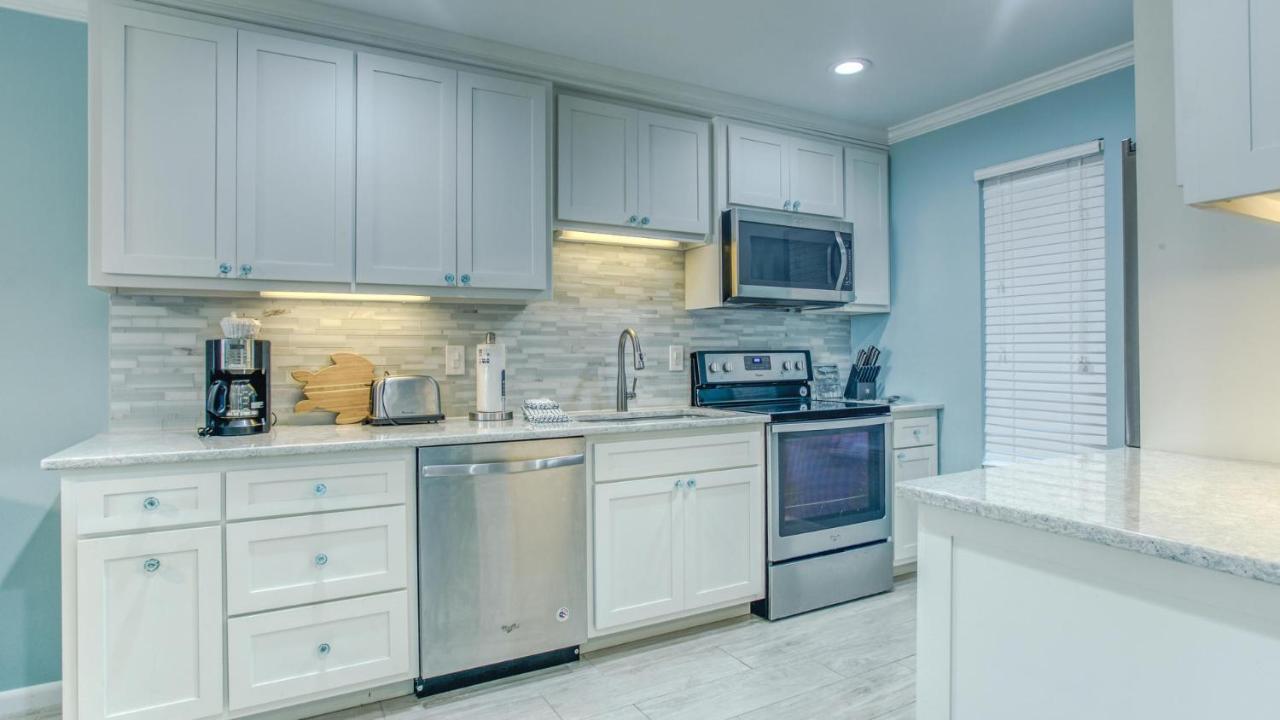 Poolside 106 - Updated Beachfront On Isle In Destin