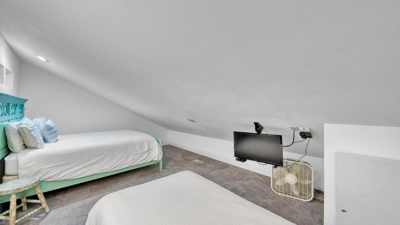 Crystal 12b - Updated 2 Bedroom With Loft Front In The Heart Of Destin