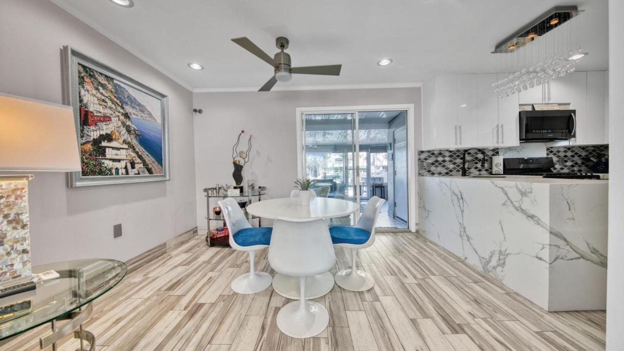 Holiday home Red Hot Retreat - Updated Isle Townhome On The Harbor