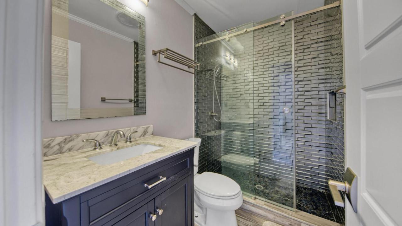Red Hot Retreat - Updated Isle Townhome On The Harbor Destin