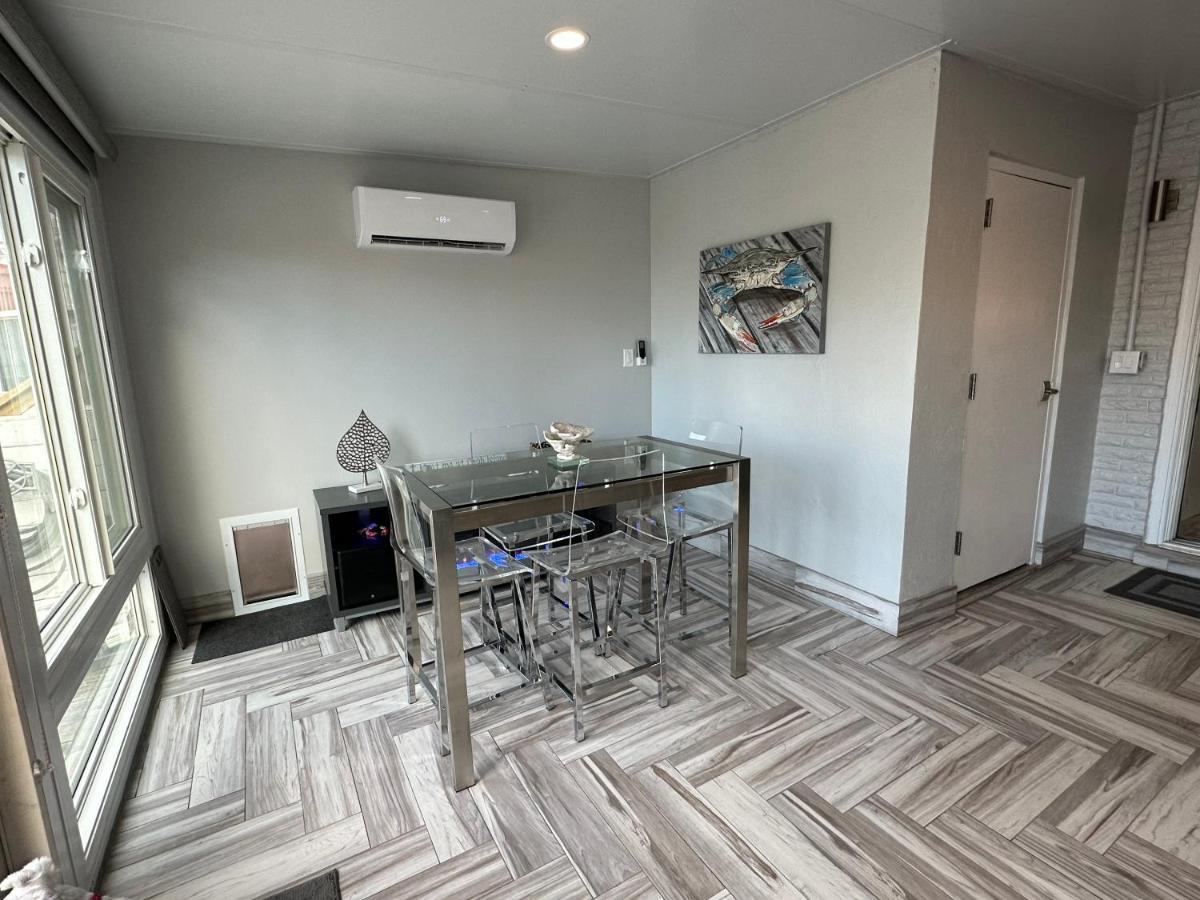 Red Hot Retreat - Updated Isle Townhome On The Harbor Holiday home *