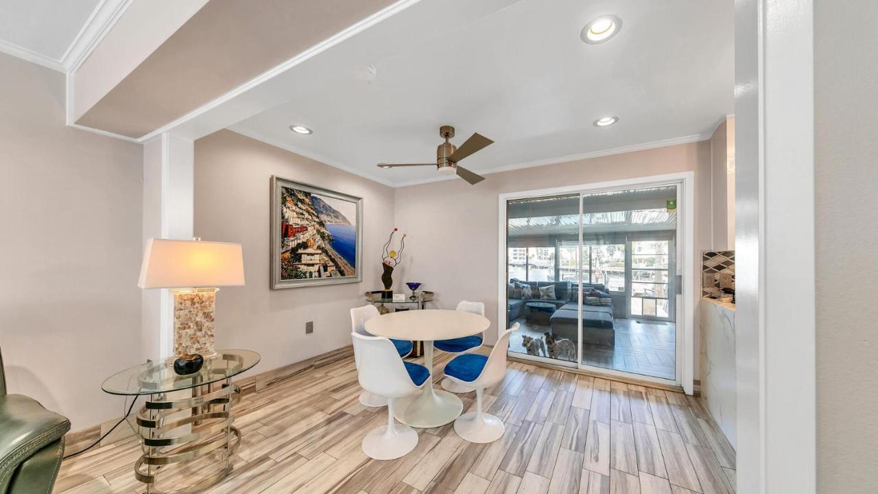 Holiday home Red Hot Retreat - Updated Isle Townhome On The Harbor