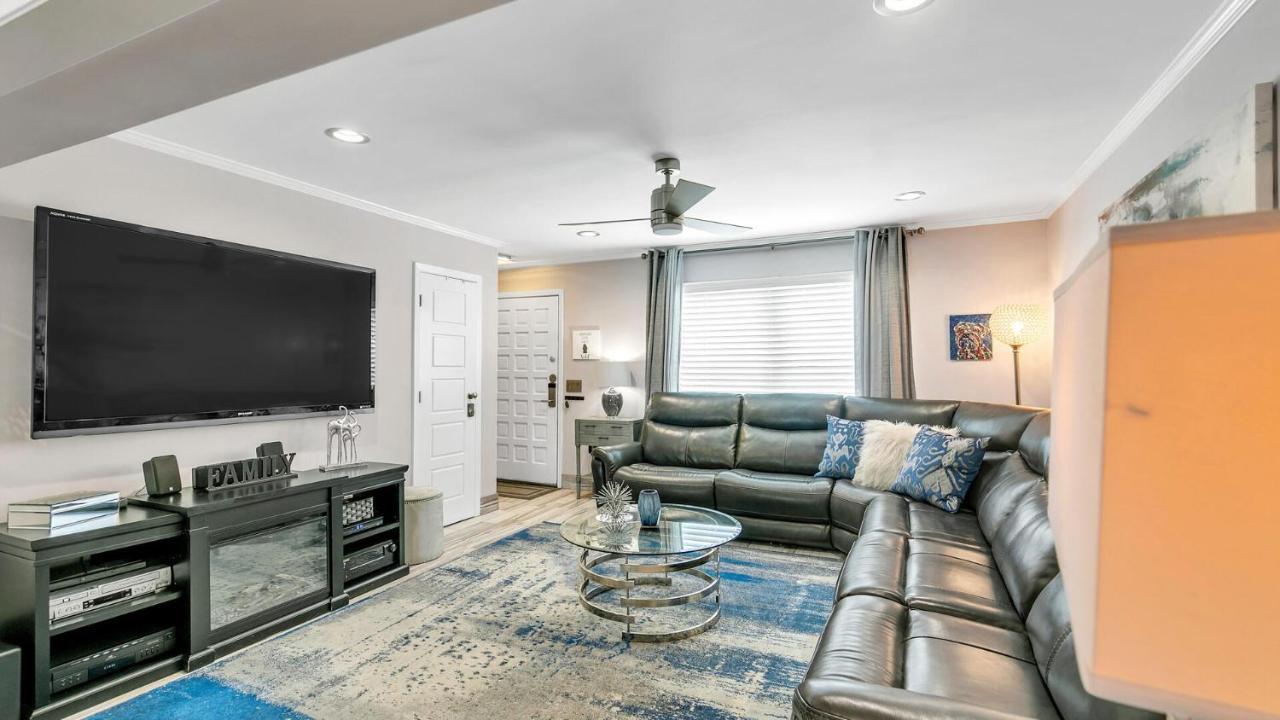 Holiday home Red Hot Retreat - Updated Isle Townhome On The Harbor *
