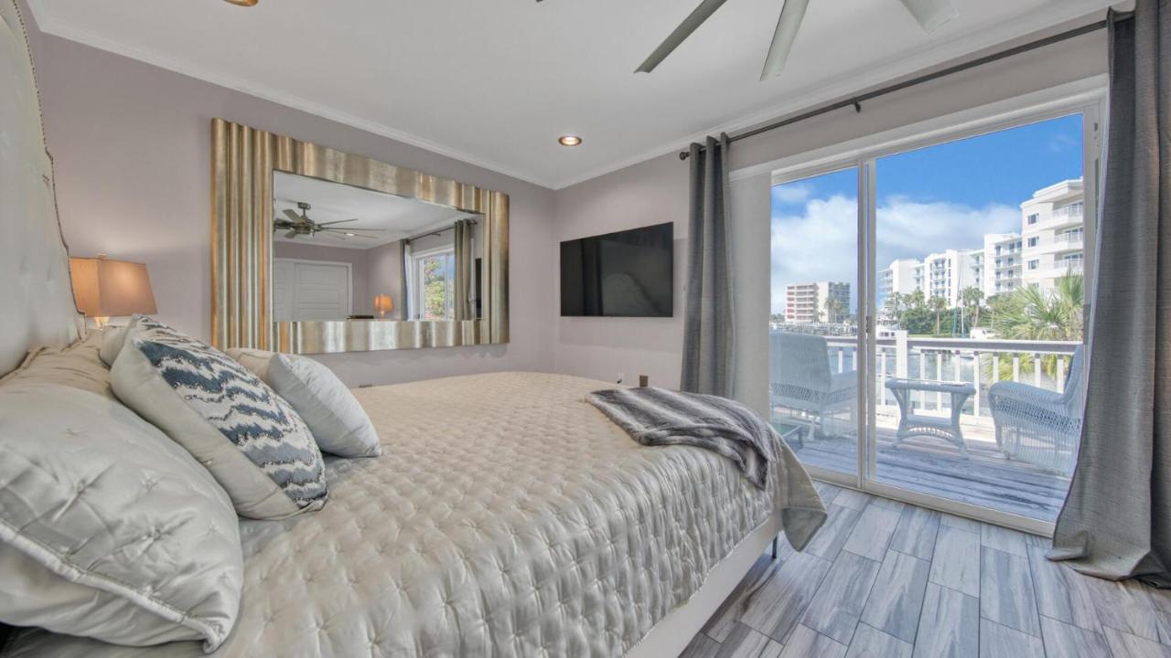 Holiday home Red Hot Retreat - Updated Isle Townhome On The Harbor