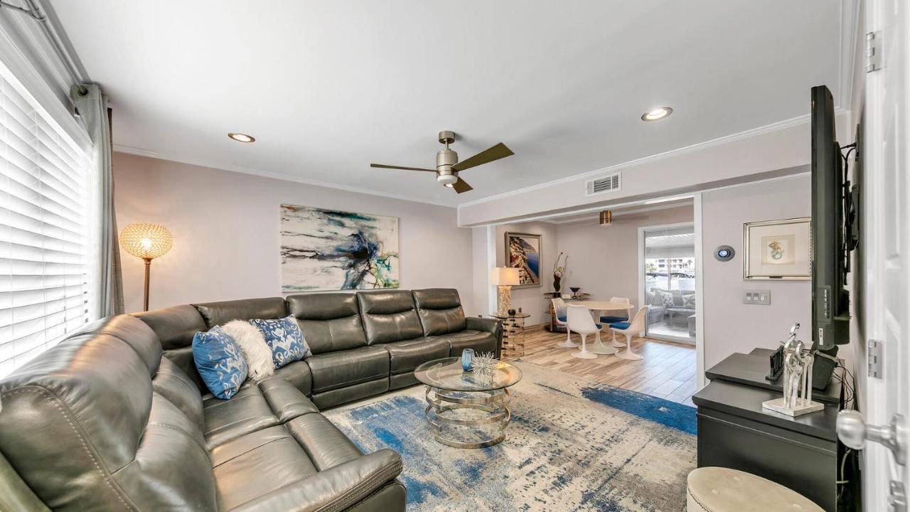 Red Hot Retreat - Updated Isle Townhome On The Harbor Destin