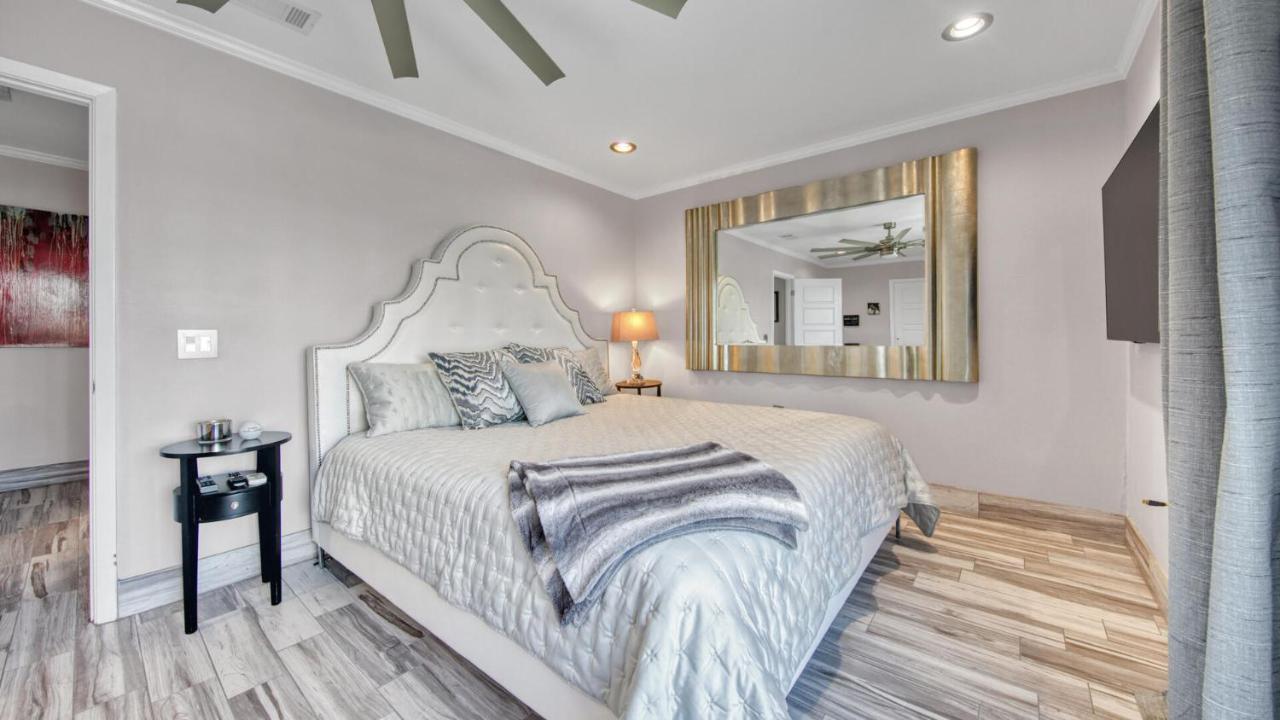 Red Hot Retreat - Updated Isle Townhome On The Harbor Holiday home