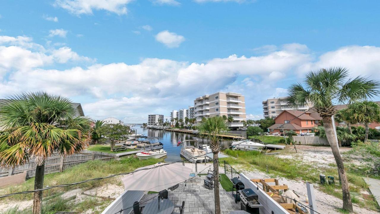 Holiday home Red Hot Retreat - Updated Isle Townhome On The Harbor *