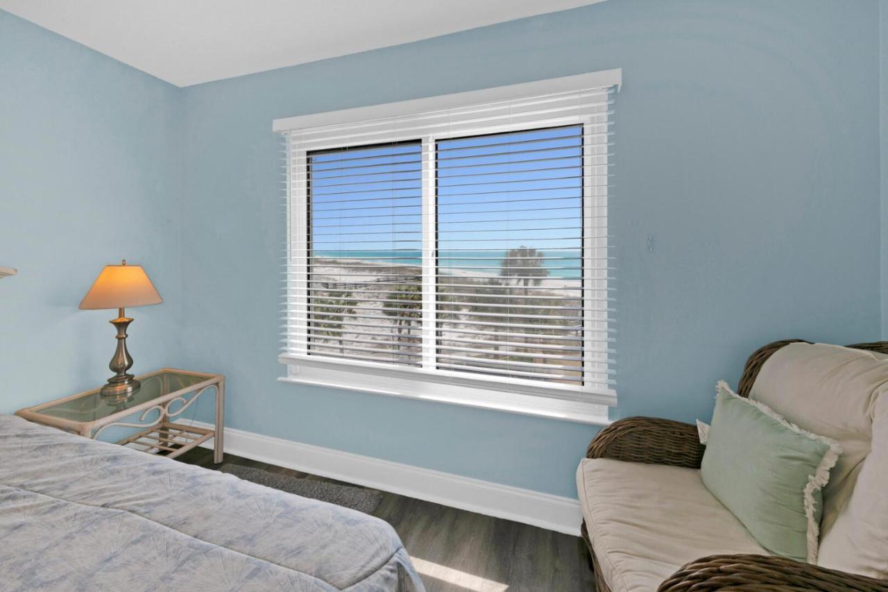 On The Gulf 404 - Amazing Views Just Steps Away From The