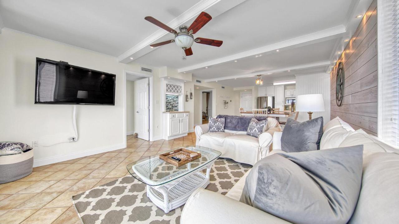 Dolphin Point 502b - 2br On Isle With Harbor View Holiday home Destin