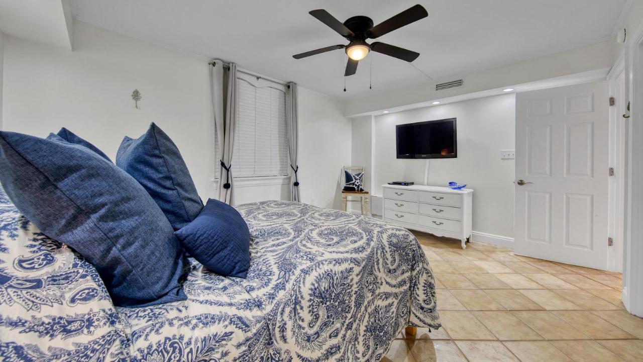 Dolphin Point 502b - 2br On Isle With Harbor View Holiday home Destin