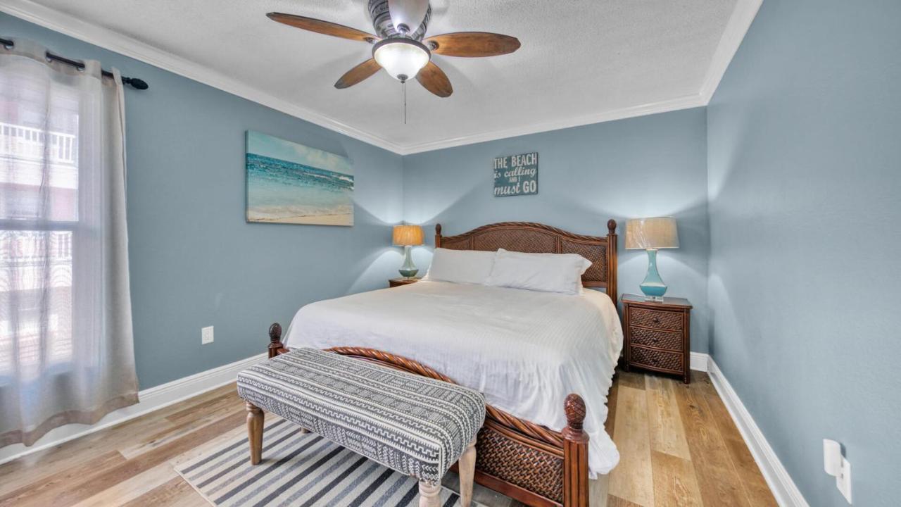 Palm Breeze - Is A 4br With Private Pool And Boat Dock In Holiday home