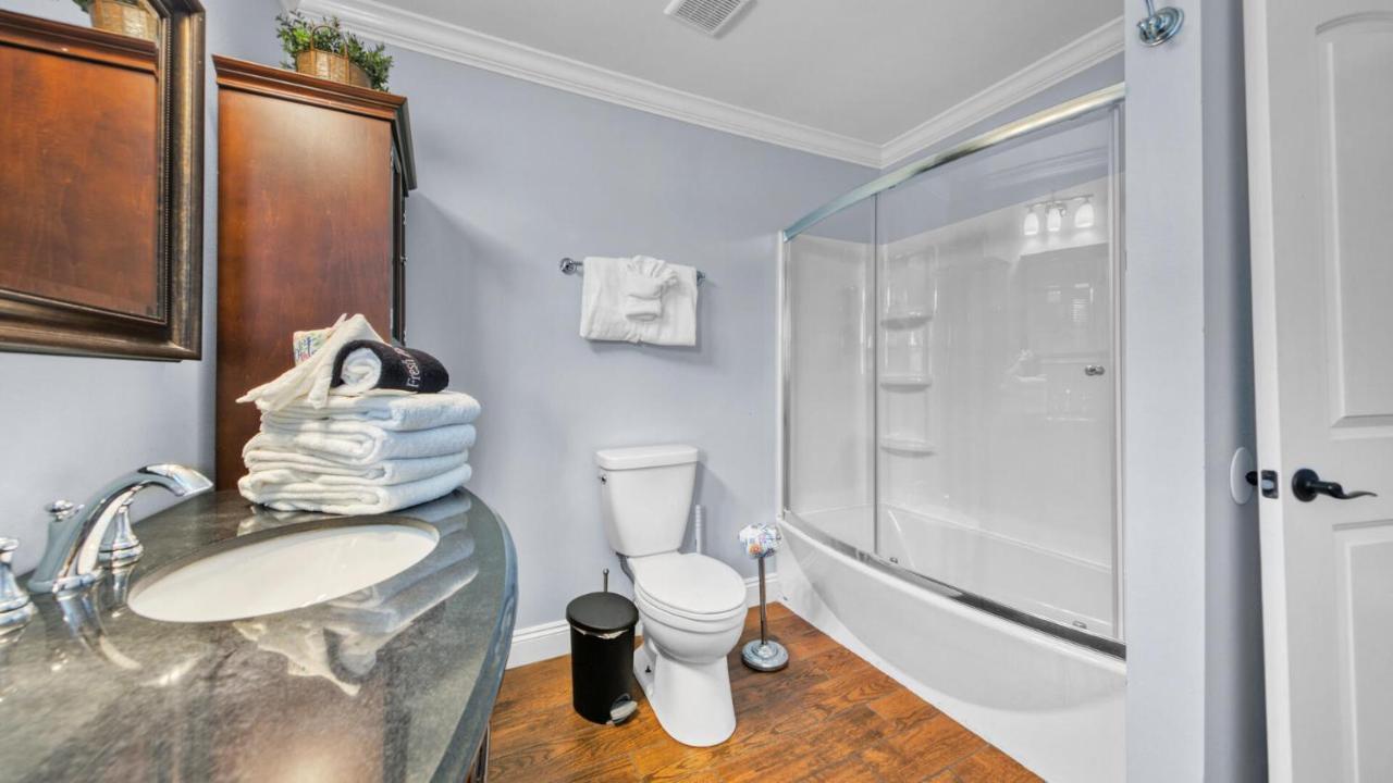 Palm Breeze - Is A 4br With Private Pool And Boat Dock In *