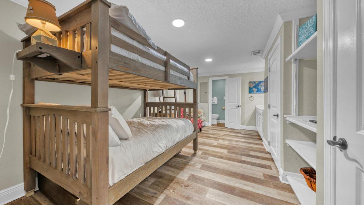Holiday home Palm Breeze - Is A 4br With Private Pool And Boat Dock In Destin